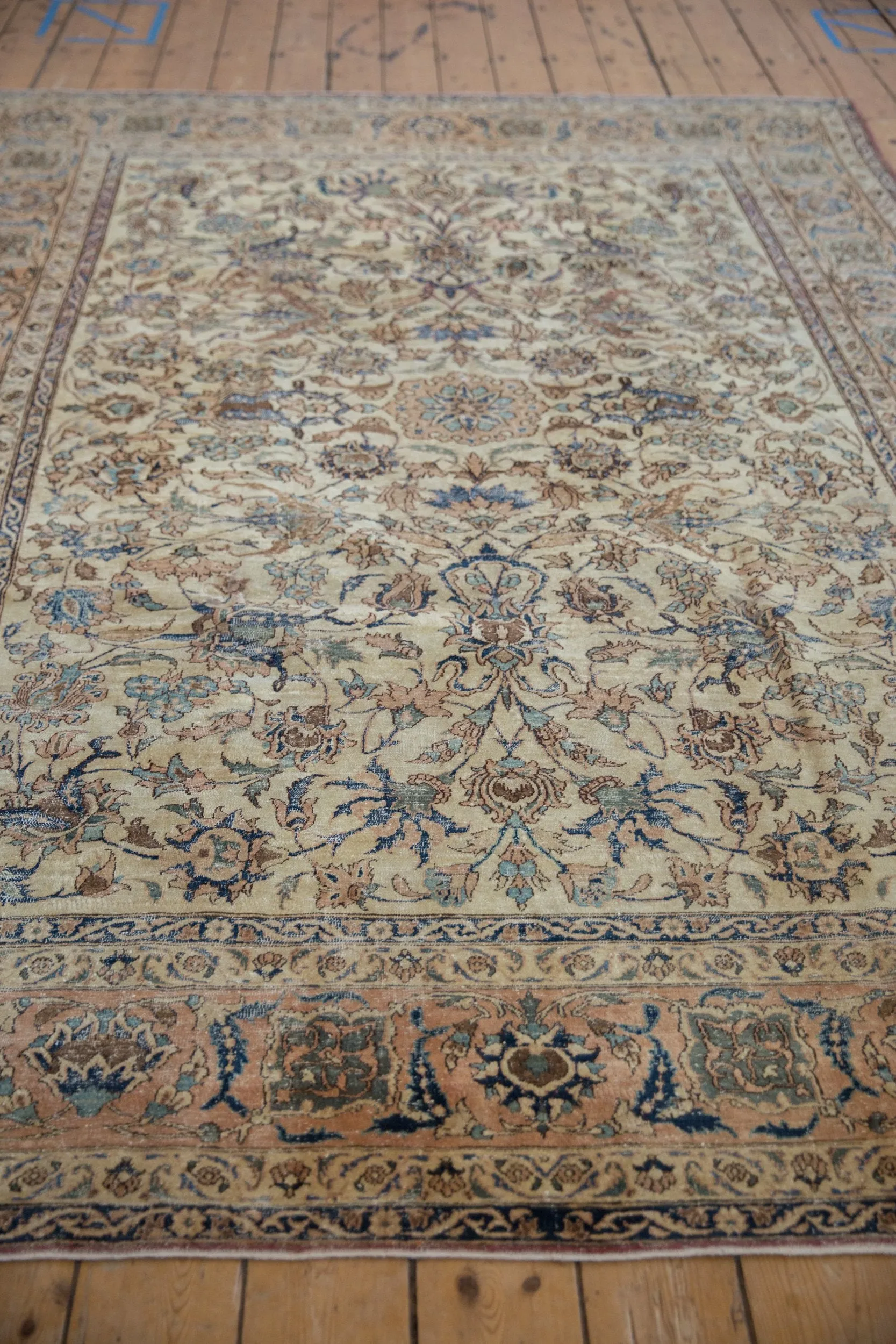 7x9.5 Vintage Distressed Isfahan Carpet