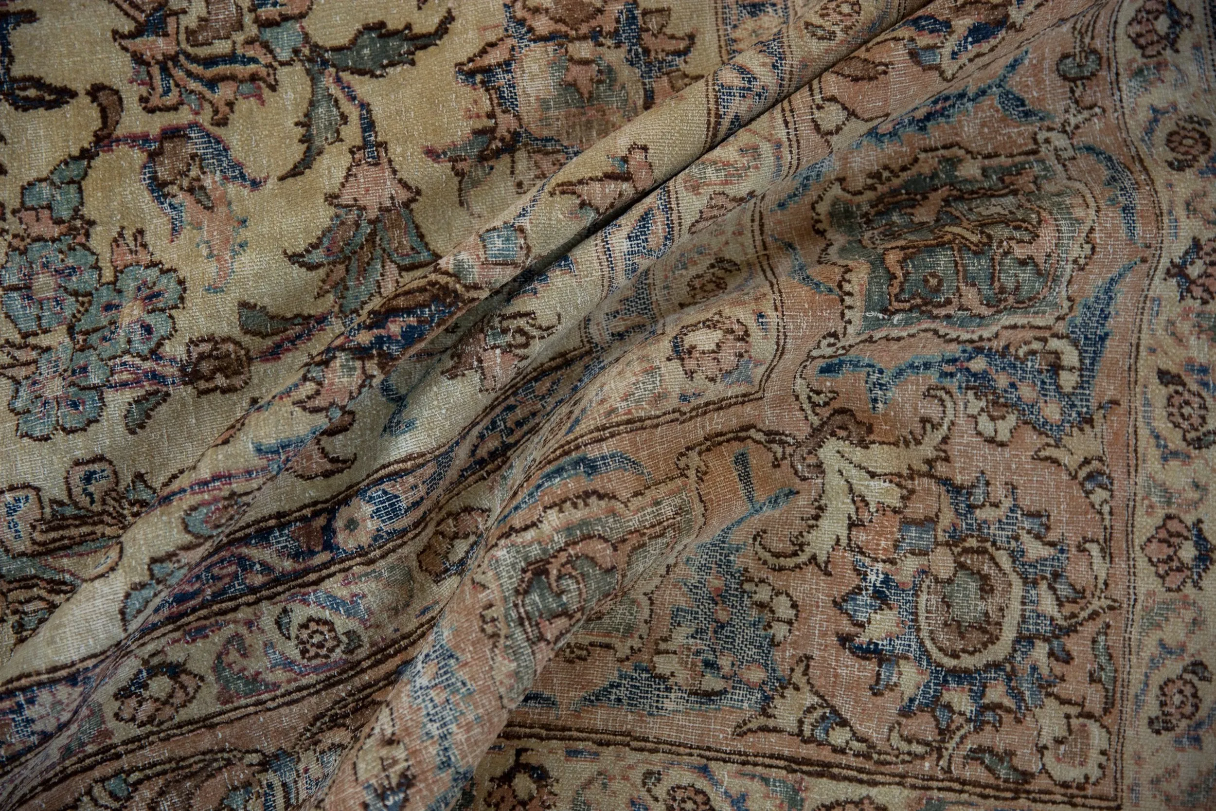 7x9.5 Vintage Distressed Isfahan Carpet