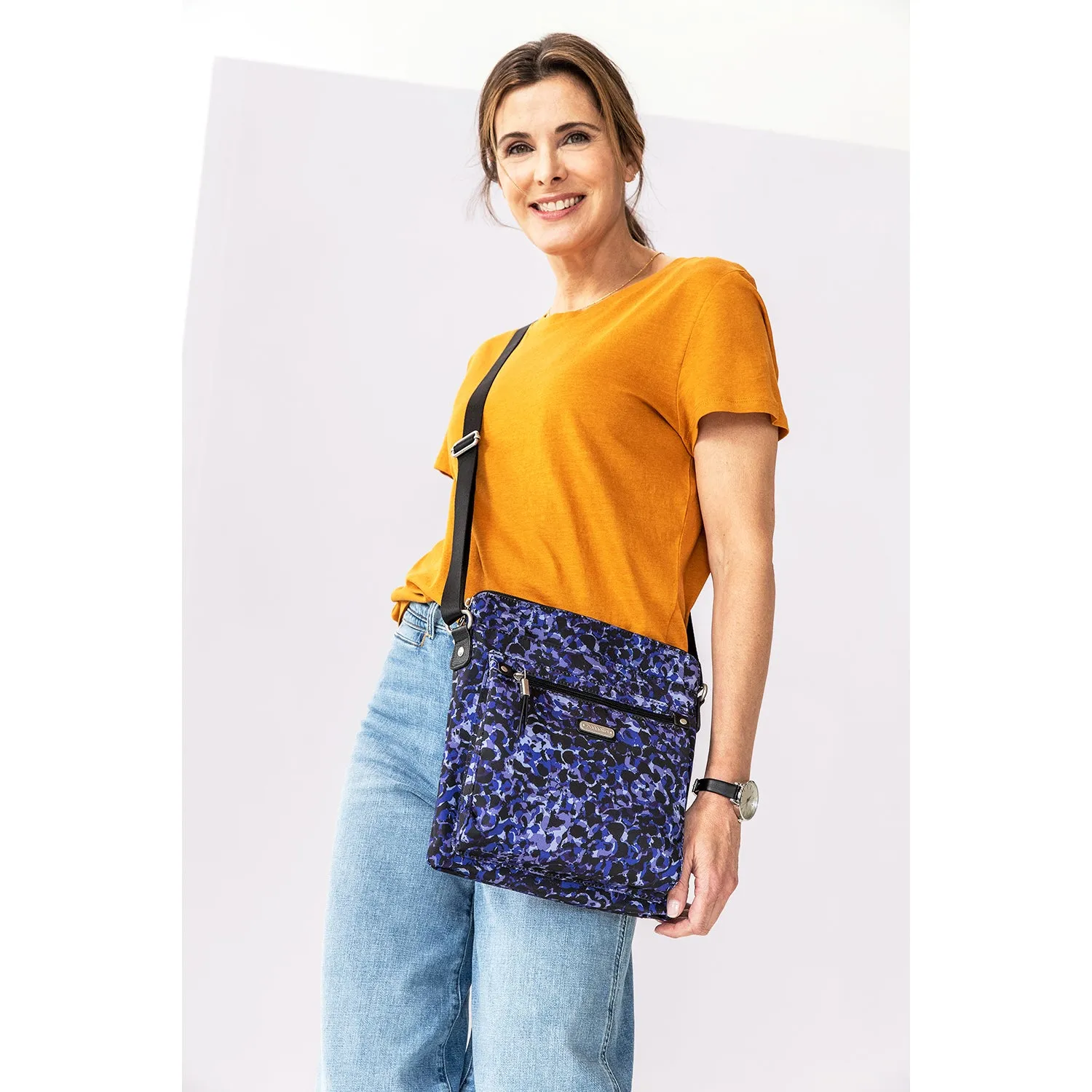Baggallini Go Bagg with RFID Phone Wristlet Grape Jelly Nylon
