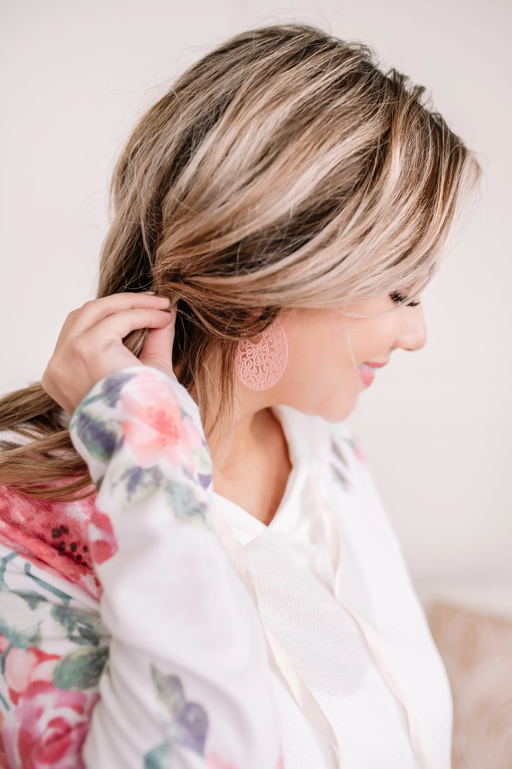 Draw My Attention Earrings In Soft Blush