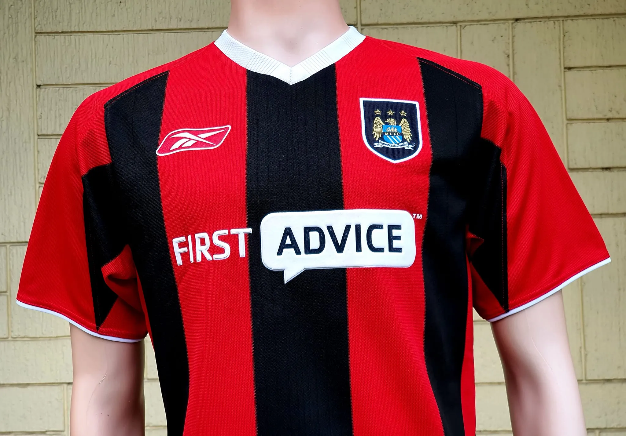 ENGLISH PREMIER MANCHESTER CITY FC 2003-2004 VINTAGE REEBOK AWAY SHIRT SMALL 34-36 OUT OF STOCK !!!