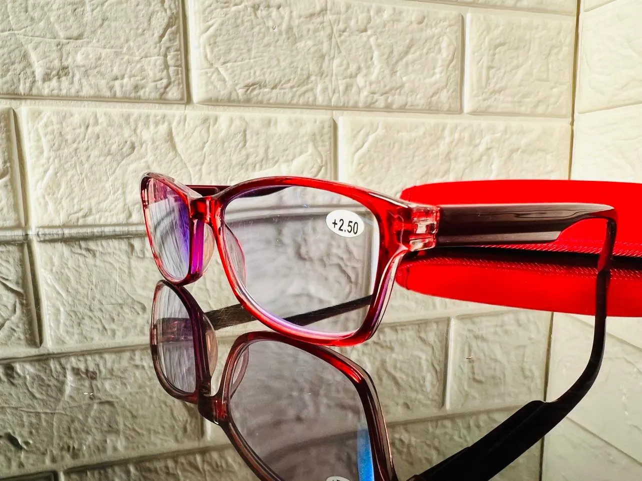 Great Quality Fashion Blue Light Blocking Readers with case - Red -   2.50