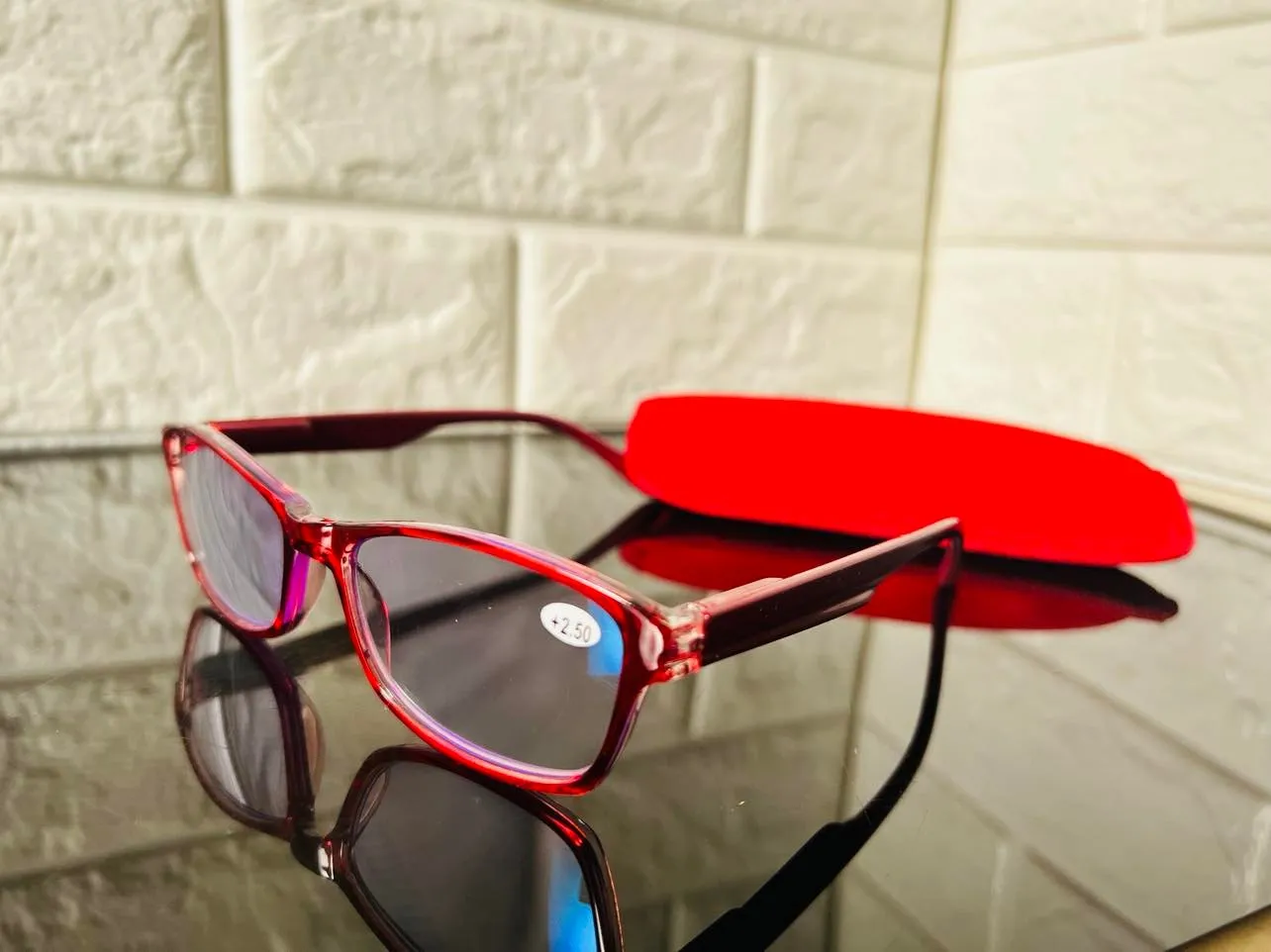 Great Quality Fashion Blue Light Blocking Readers with case - Red -   2.50