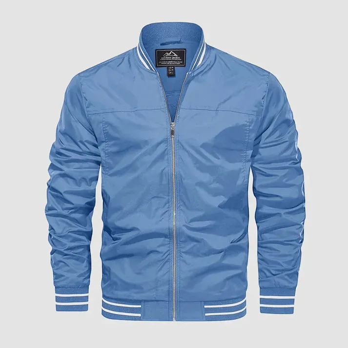 Jackets in lightweight material with zipper and two-tone design