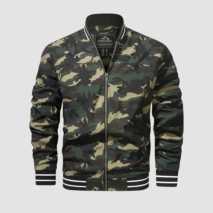 Jackets in lightweight material with zipper and two-tone design