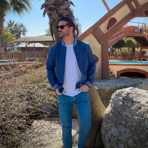 Jackets in lightweight material with zipper and two-tone design
