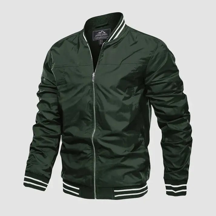 Jackets in lightweight material with zipper and two-tone design