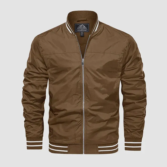 Jackets in lightweight material with zipper and two-tone design