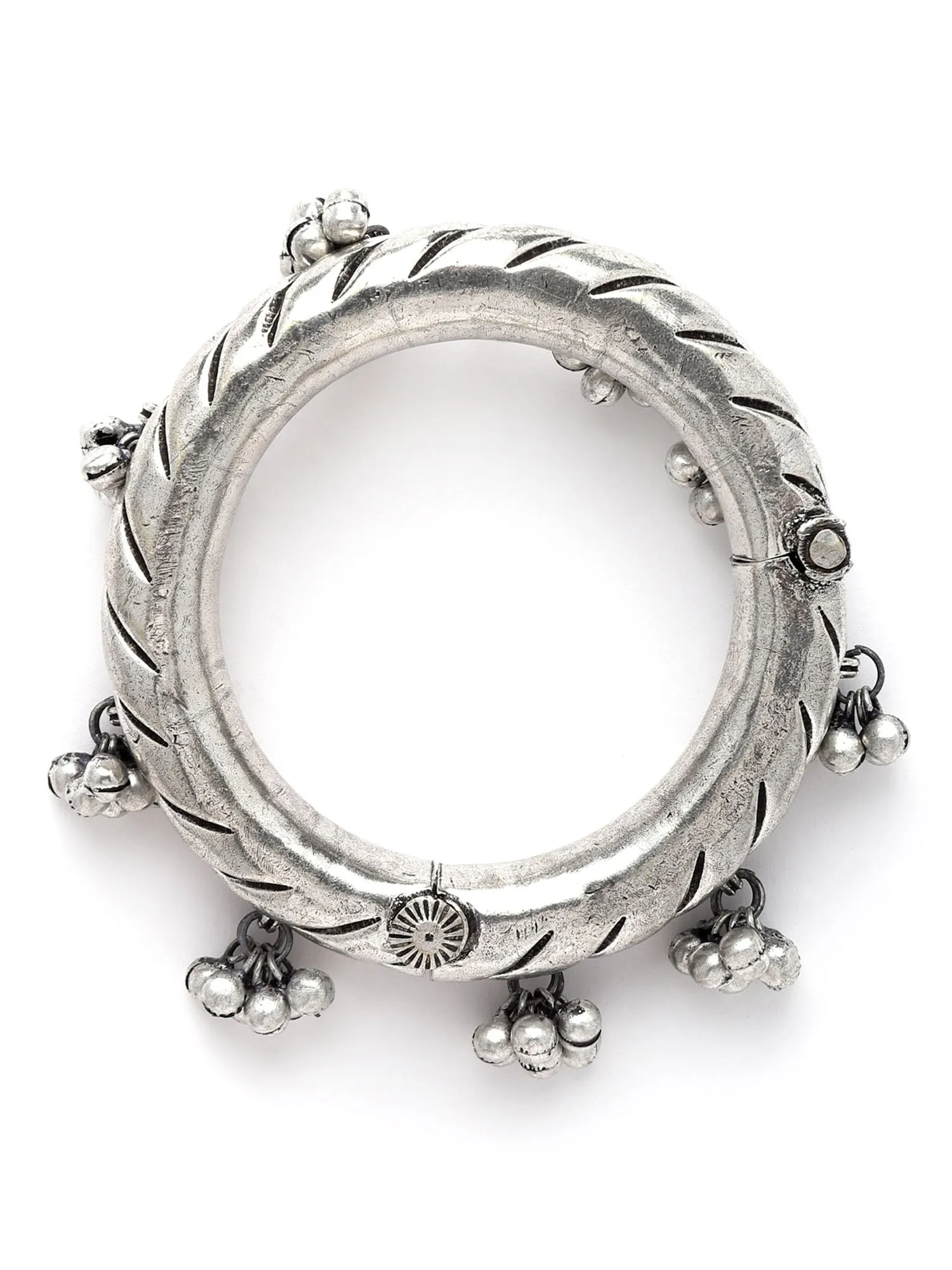 Karatcart Oxidised Silver Antique Openable Bangle for Women