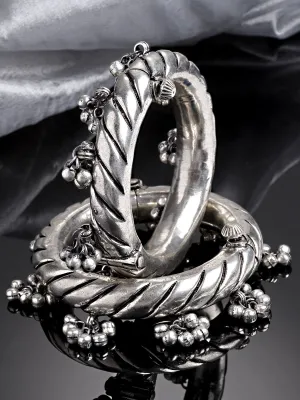 Karatcart Oxidised Silver Antique Openable Bangle for Women