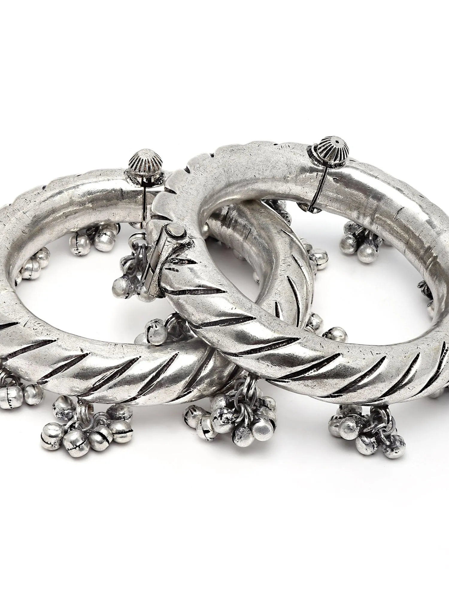 Karatcart Oxidised Silver Antique Openable Bangle for Women
