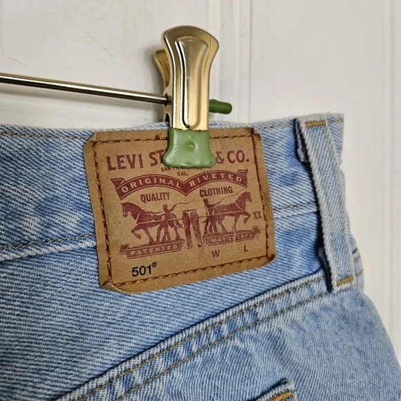 Levi's 501 High Rise Jean Shorts Womens Blue Denim Button Fly Distressed Size 33