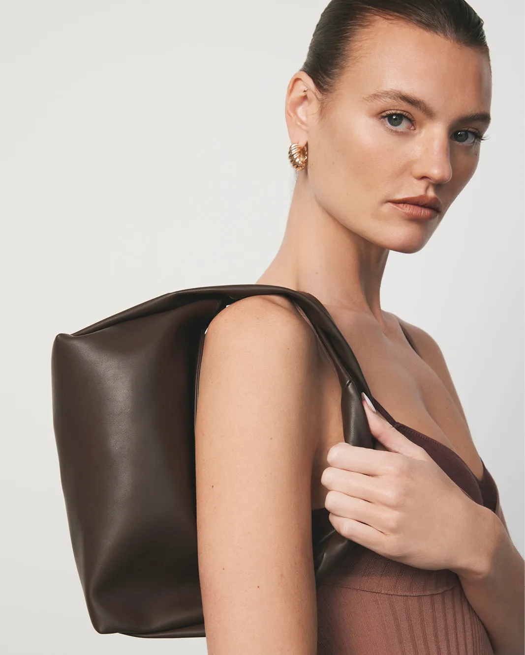 OLIVE HANDLE BAG - CHOCOLATE