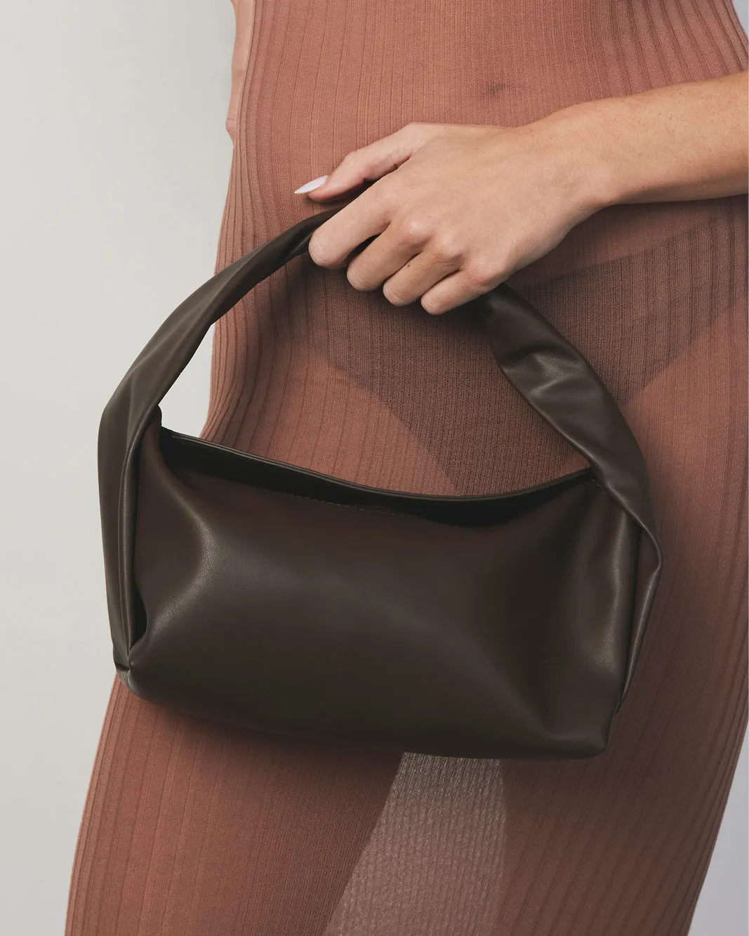 OLIVE HANDLE BAG - CHOCOLATE