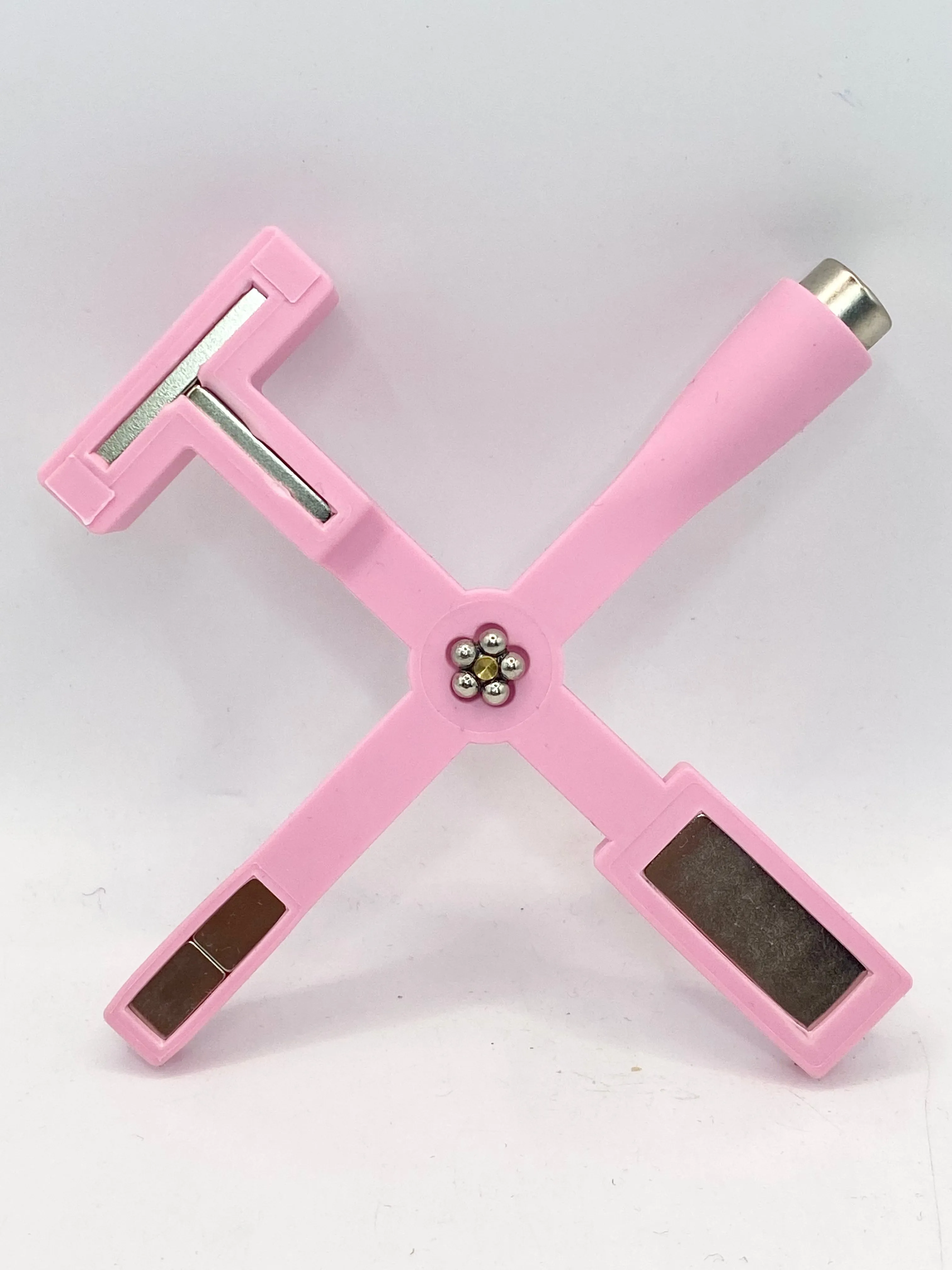 Queens - Multifunctional Cat Eye Magnet (Pink)