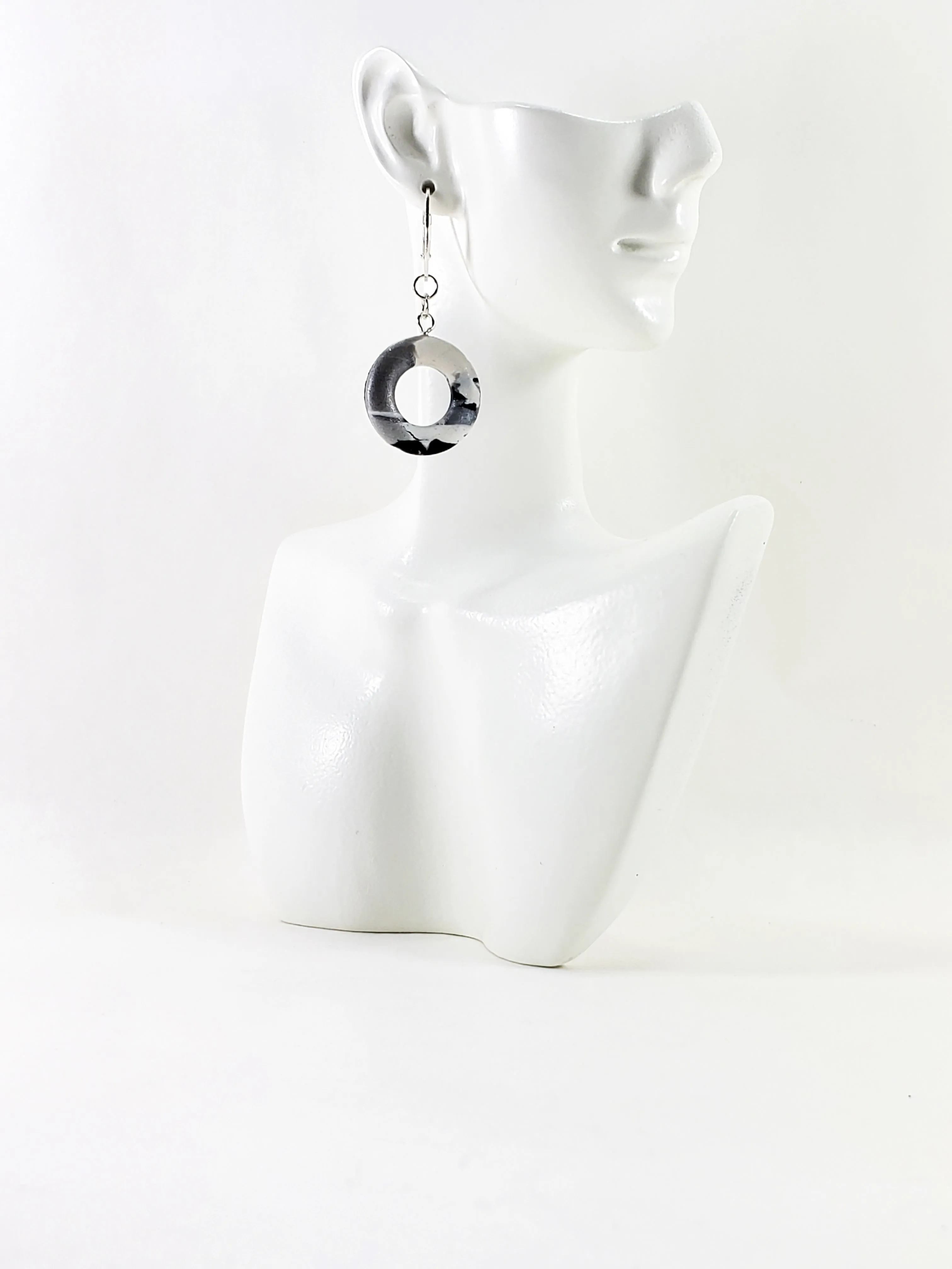 Round Cutout Ring Dangle Earring - Calacatta