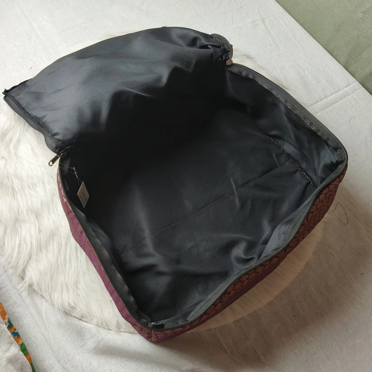 Saree Storage Bags Magenta Brocade Diamond weaves