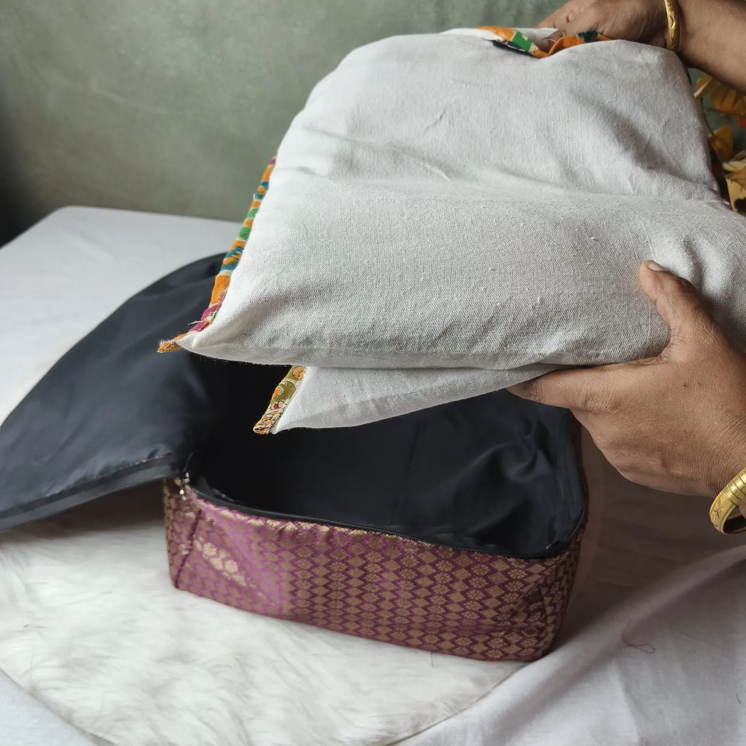 Saree Storage Bags Magenta Brocade Diamond weaves