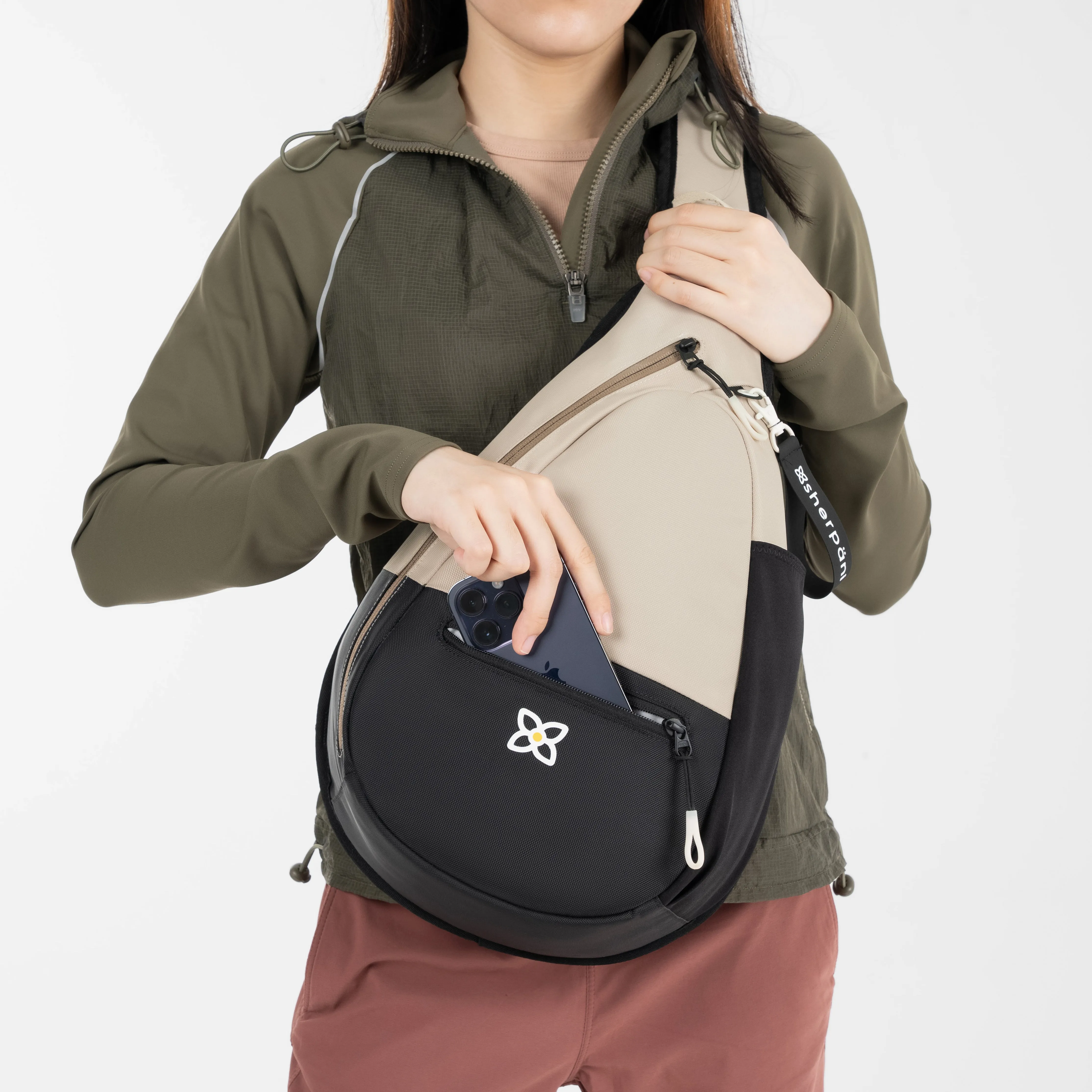 Sherpani Esprit Sling Backpack con leche