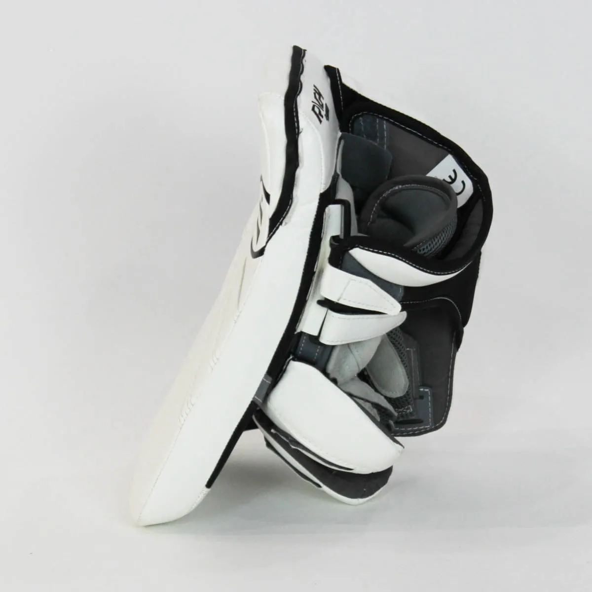 Warrior Ritual G4 Intermediate Goalie Blocker - Demo C